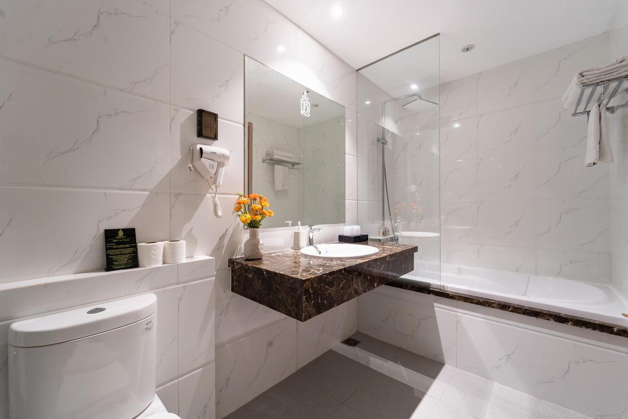 Nicecy Hotel Suites & Spa Хошимин Стая снимка