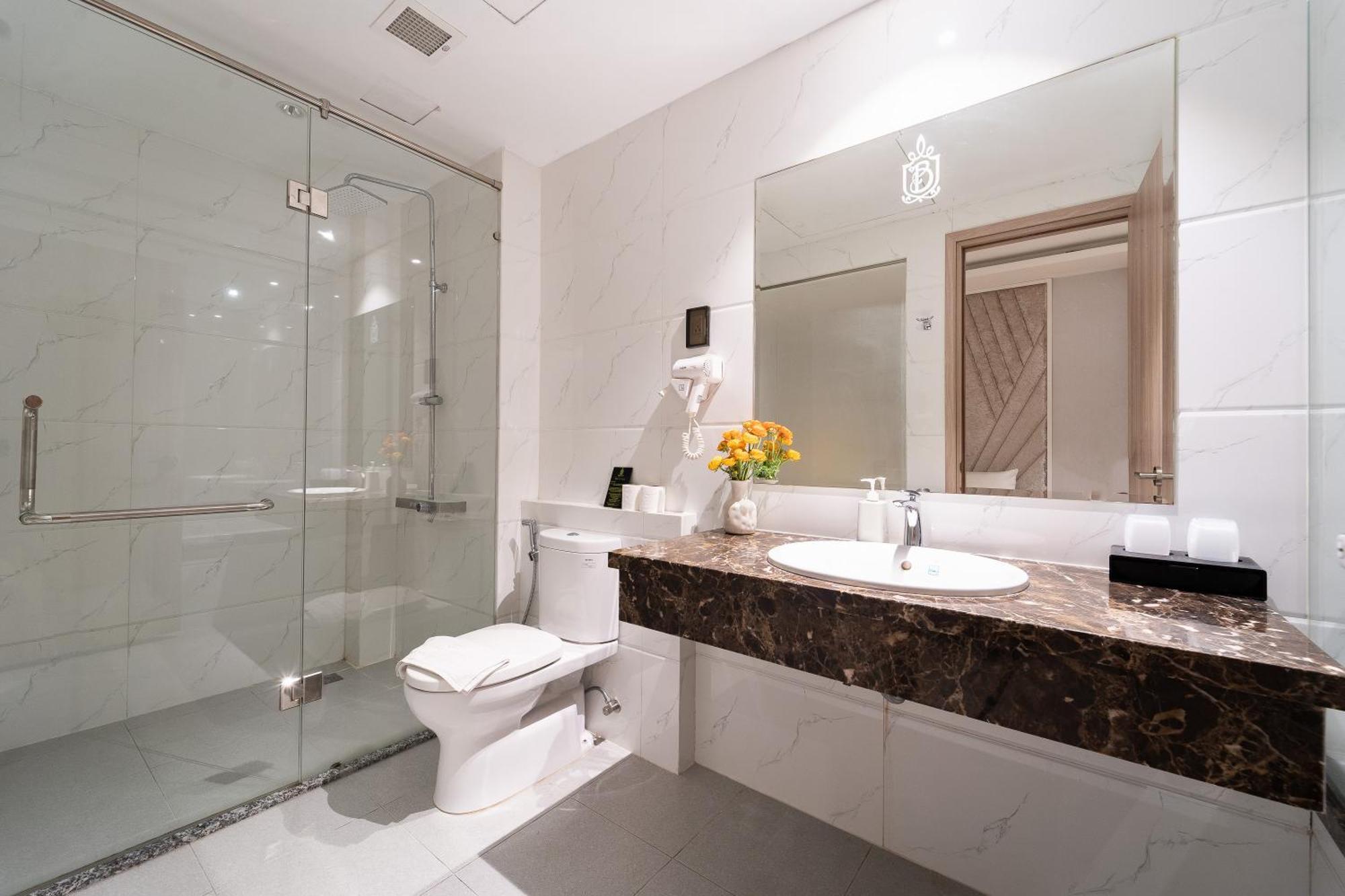 Nicecy Hotel Suites & Spa Хошимин Стая снимка