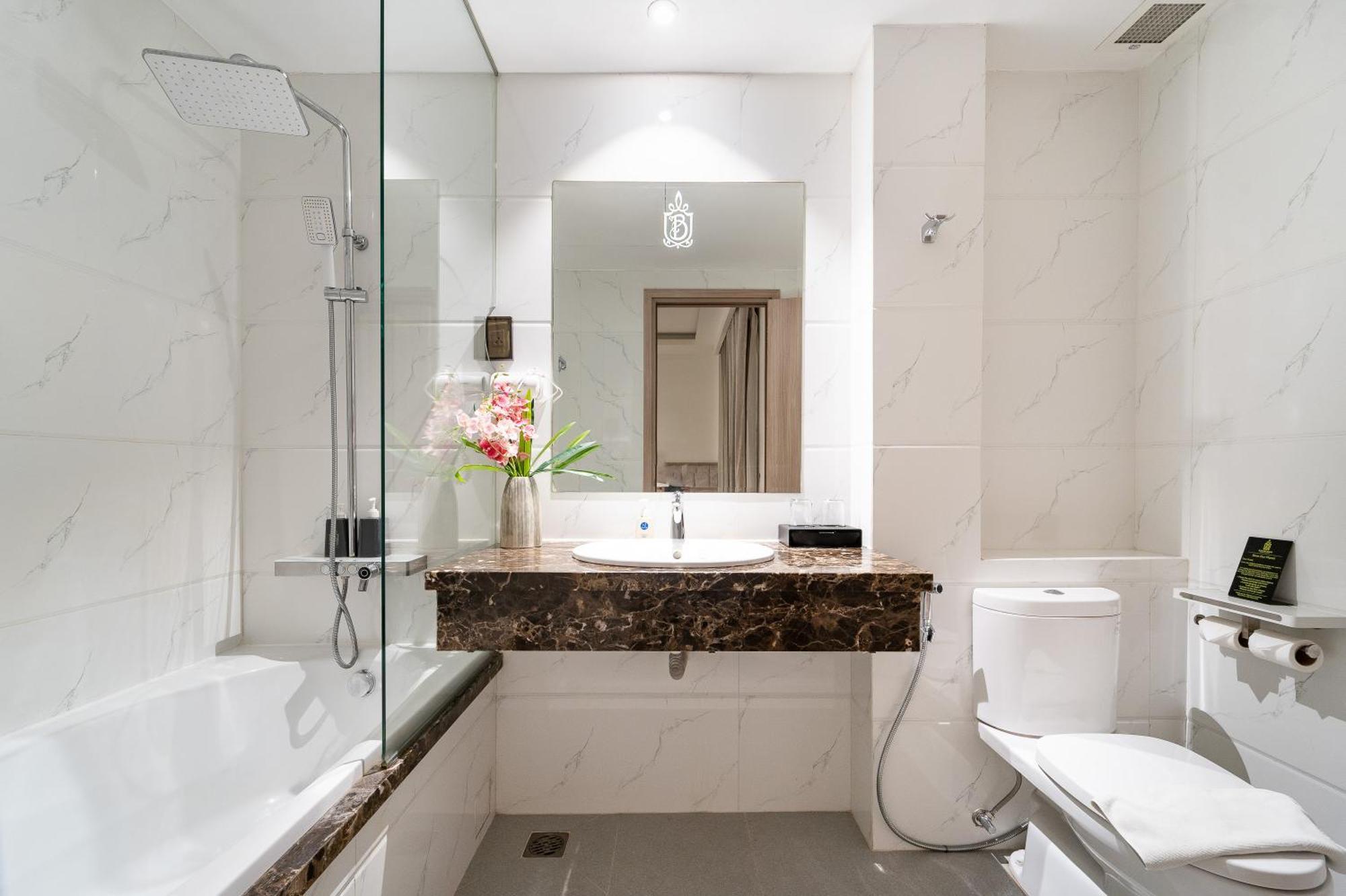 Nicecy Hotel Suites & Spa Хошимин Стая снимка