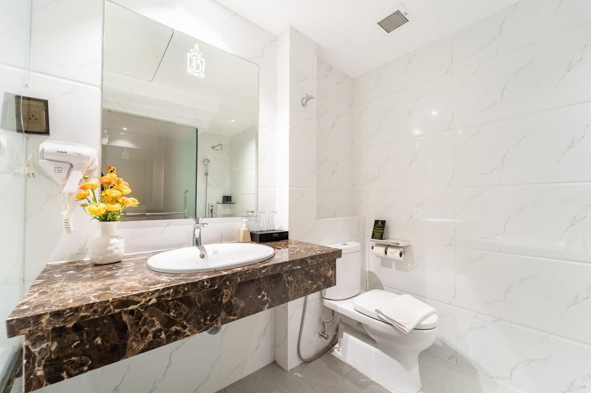 Nicecy Hotel Suites & Spa Хошимин Стая снимка